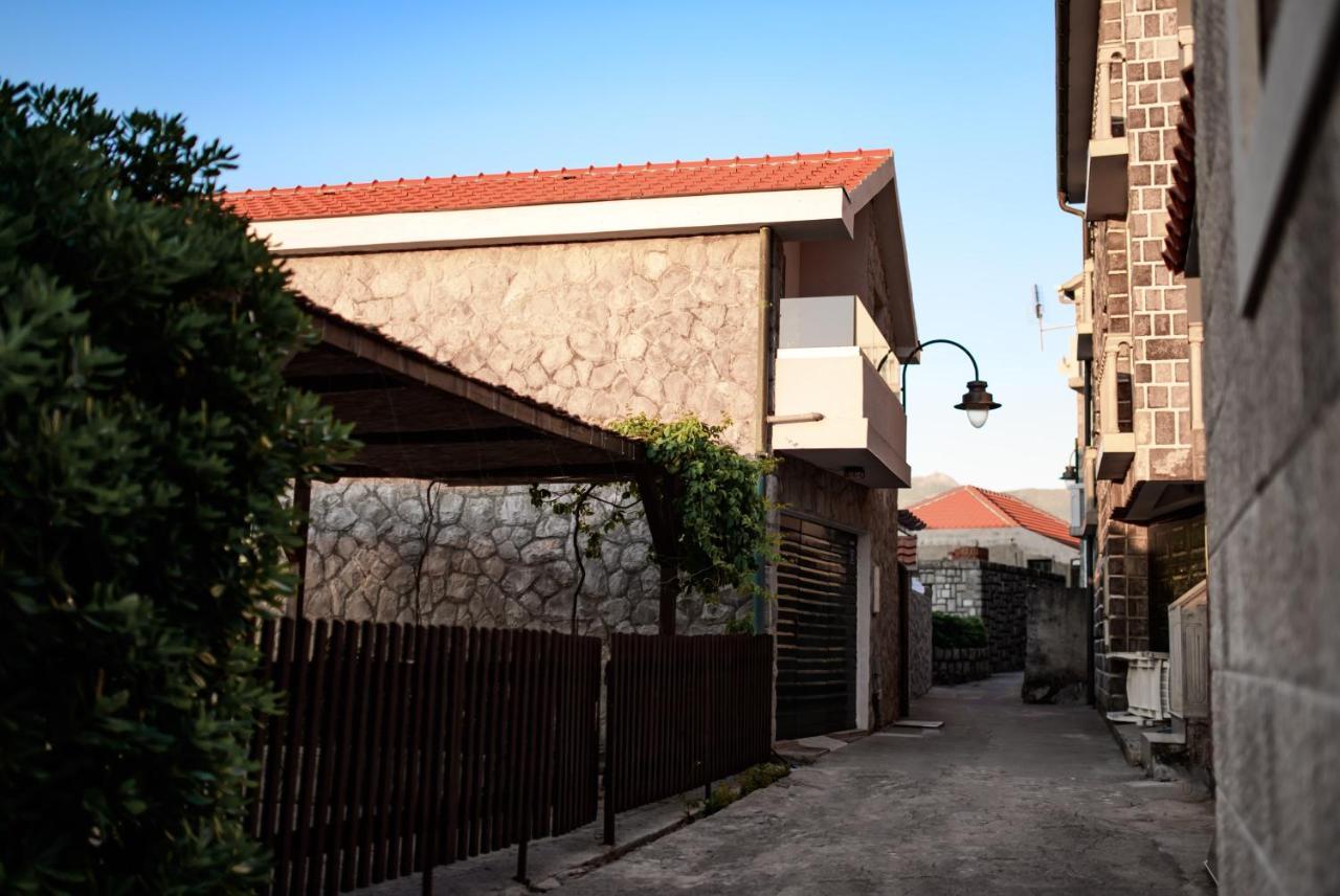 Apartments Ponta Krasici Teodo Esterno foto